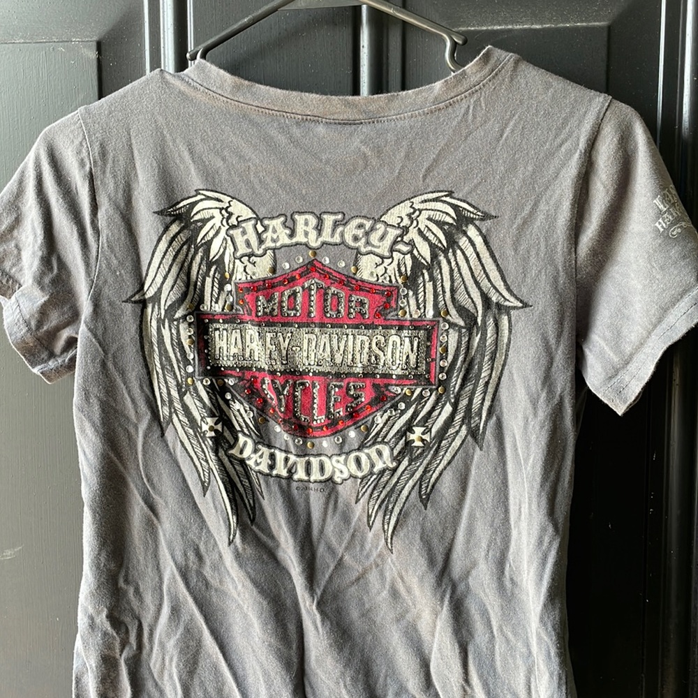 EUC Harley-Davidson stoned V neck top. Fits more like a small. Super cute top!